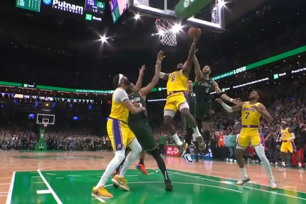 NBA, Σέλτικς – Λέικερς: Το εξώφθαλμο φάουλ του Τέιτουμ στον ΛεΜπρόν και το no-call στο φινάλε της κανονικής διάρκειας