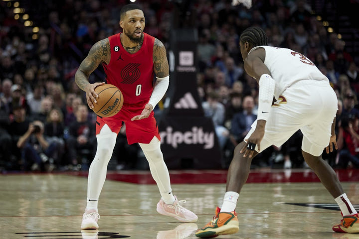 NBA: Η 50άρα του Λίλαρντ δεν έφτασε στους Μπλέιζερς, που έχασαν και από τους Καβαλίερς στην επάνοδο του Ρούμπιο