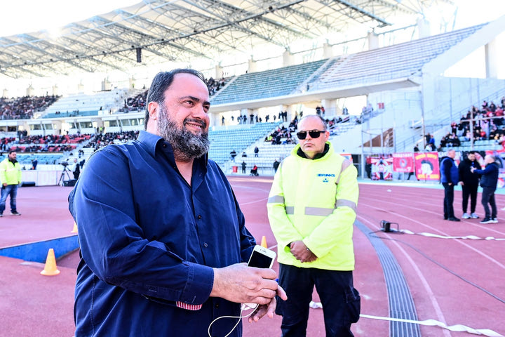 Βόλος – Ολυμπιακός: Ο Βαγγέλης Μαρινάκης στο Πανθεσσαλικό Στάδιο