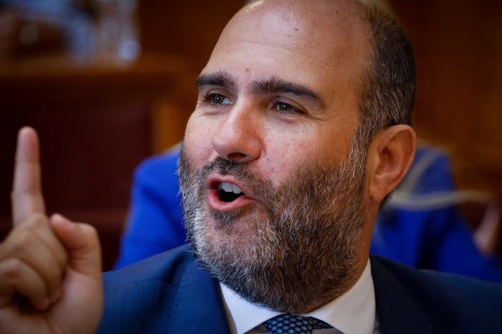 Βουλευτής Μαρκόπουλος: “Είμαστε περήφανοι για τον Αντετοκούνμπο, ο Γλύξμπουργκ όμως δεν έχει δικαιώματα;”