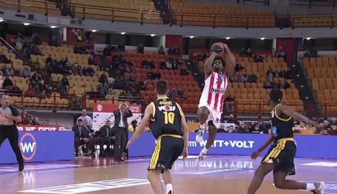 Το buzzer-beater του ΜακΚίσικ στο τέλος της πρώτης περιόδου