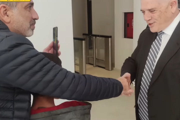 Πείραγμα Μελισσανίδη σε παιδάκι στην OPAP Arena: “Ήρθε εδώ με κόκκινα; πέταξέ τα”