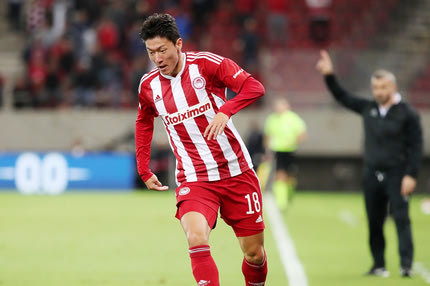 Ολυμπιακός: Επιστρέφει στην Νότιγχαμ ο Ουί-Τζο Χουάνγκ, έκλεισε Βατσλίκ η Χάντερσφιλντ