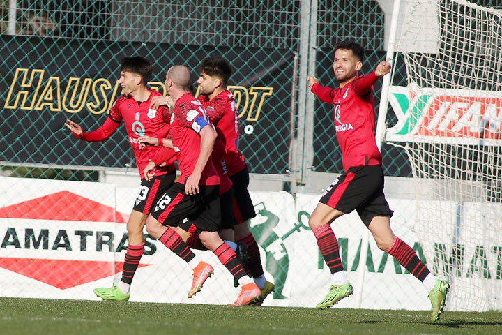 Super League 2: Ο Πανσερραϊκός λύγισε τον ΠΑΟΚ Β’ στο 90+2′, ήττα στη Λάρισα για τον Παναθηναϊκό Β’