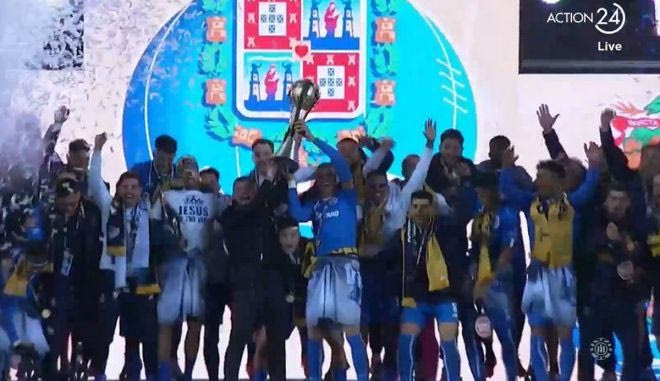 Η απονομή του Taça da Liga στην Πόρτο