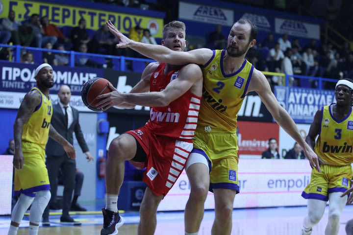 Περιστέρι bwin – Ολυμπιακός: Οι διαιτητές του τελικού του Final Eight του Κυπέλλου Μπάσκετ ΟΠΑΠ