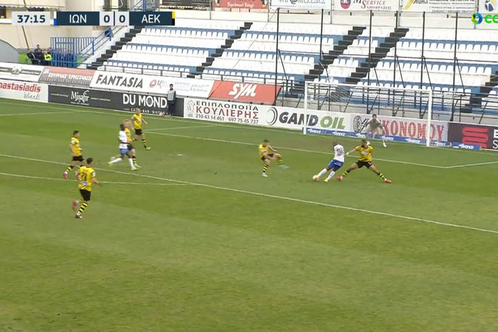 Ο Σεμπά με σουτ έκανε το 1-0 για τον Ιωνικό κόντρα στην ΑΕΚ