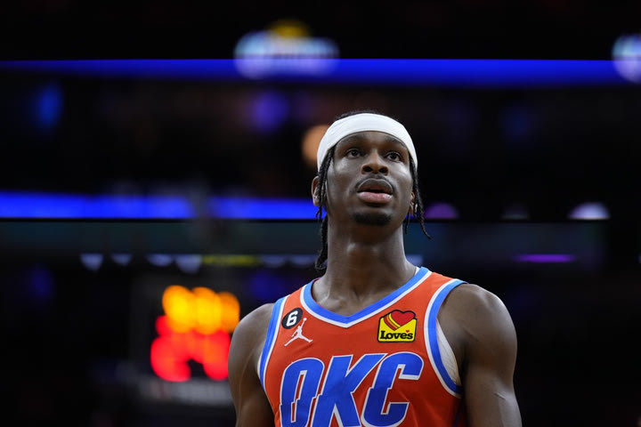 NBA: Μεγάλο διπλό για τους Θάντερ κόντρα στους Σίξερς, ο 35άρης Σιάκαμ οδήγησε τους Ράπτορς