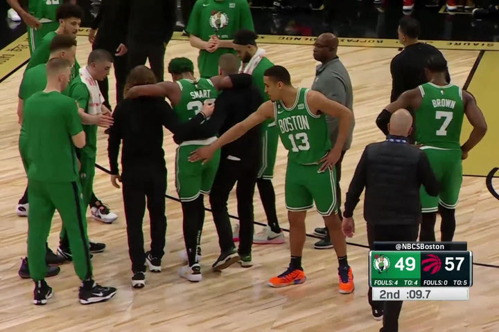 NBA: Ο Μάρκους Σμαρτ αποχώρησε τραυματίας από το ματς των Σέλτικς με τους Ράπτορς