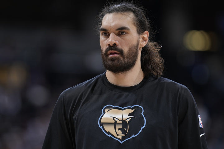 NBA: Οι Γκρίζλις έστειλαν τον Άνταμς στους Ρόκετς για χάρη του Ολαντίπο