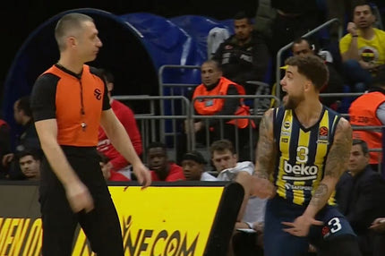 Φενέρμπαχτσε – Ολυμπιακός: Ο Σκότι Γουίλμπεκιν αποβλήθηκε με δύο τεχνικές ποινές και άρχισε να βρίζει τους διαιτητές