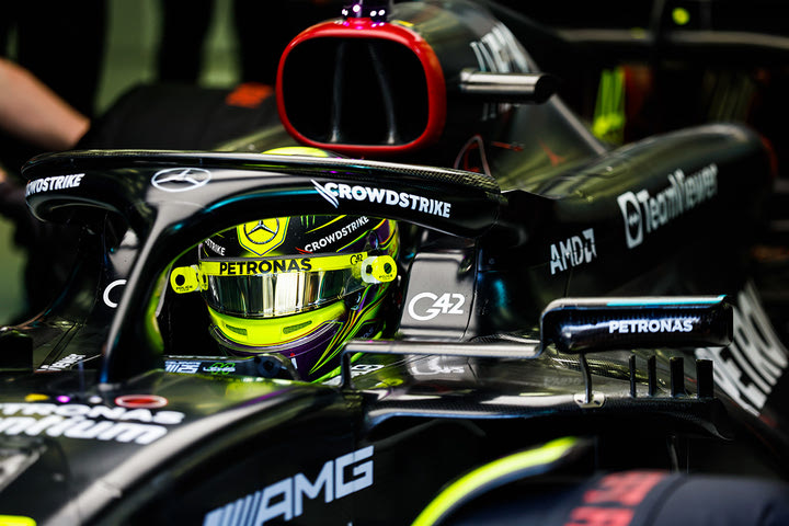 Formula 1: Ολονυχτία της Mercedes για τα προβλήματα της W14 στο Μπαχρέιν