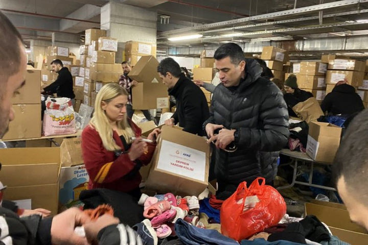 Σεισμός στην Τουρκία: Ο Ανδρέας Πιστιόλης βοηθάει τους πληγέντες