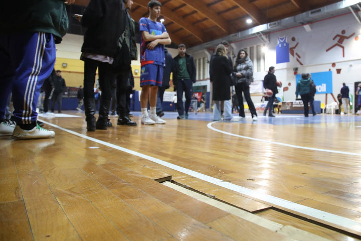 Το ΦΕΑ – Χαρίλαος Τρικούπης της Elite League αναβλήθηκε επειδή ξεκόλλησε το παρκέ