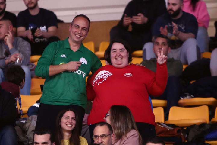Το Final Eight του Κυπέλλου ΟΠΑΠ ενώνει: Ένας φίλος του Παναθηναϊκού και μια φίλη του Ολυμπιακού μαζί στις εξέδρες