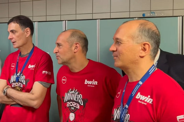 Παναγιώτης Αγγελόπουλος σε παίκτες: “Είστε μία γροθιά, συνεχίστε έτσι μέχρι το Κάουνας και μέχρι τους τελικούς”