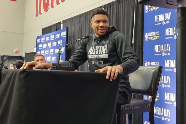 Γιάννης Αντετοκούνμπο: “Θέλω να γίνω πρωταθλητής, δεν με νοιάζει το βραβείο του MVP”