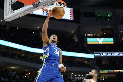 Ο Γιάννης Αντετοκούνμπο έβγαλε την απόλυτη επέλαση και την τελείωσε με επικό κάρφωμα