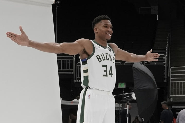 Αντετοκούνμπο: Το NBA έβγαλε τη μεζούρα και έκανε τον Γιάννη 7-footer