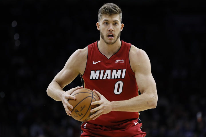 Μπακς: Ο Μέγερς Λέοναρντ γύρισε στο NBA και έδειξε τι σημαίνει μετάνοια