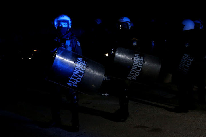 Άγρια επεισόδια στη Νέα Φιλαδέλφεια ύστερα από “ντου” που έκαναν οπαδοί της Ντίναμο Ζάγκρεμπ