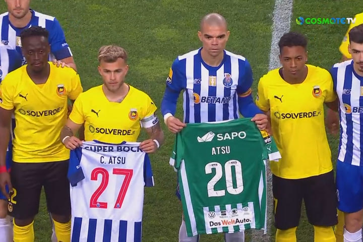 Οι παίκτες της Πόρτο και της Ρίο Άβε τίμησαν με μοναδικό τρόπο τη μνήμη του Ατσού