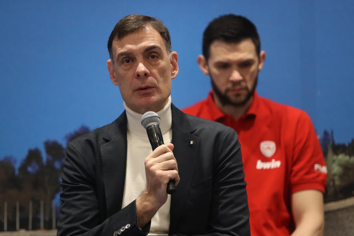 Μπαρτζώκας: “Δεν δίνουμε τον τίτλο του φαβορί στην ομάδα μας”
