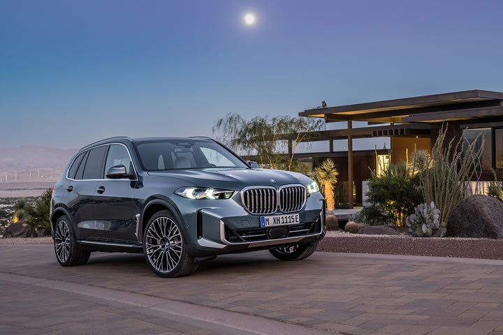 Οι 5 νέες BMW που μπορείς να τις παρκάρεις με το iPhone σου