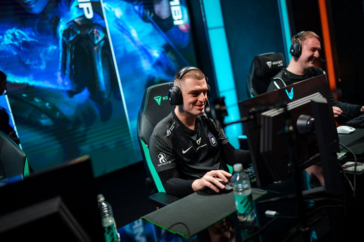 LEC: Η ΚΟΙ ποδοπάτησε την SK Gaming, δύσκολα η Vitality στην επόμενη φάση