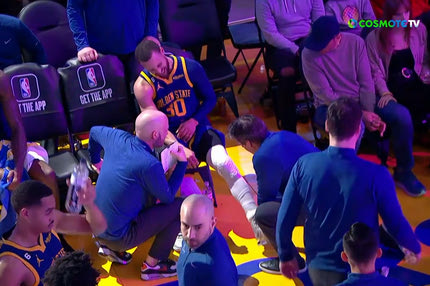 NBA, Στεφ Κάρι: Αποχώρησε με πρόβλημα στο γόνατο κόντρα στους Μάβερικς, ανησυχία στους Γουόριορς