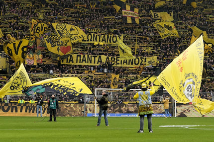 Άλκης Καμπανός: Οι οπαδοί της Ντόρτμουντ ύψωσαν πανό για να τιμήσουν τη μνήμη του