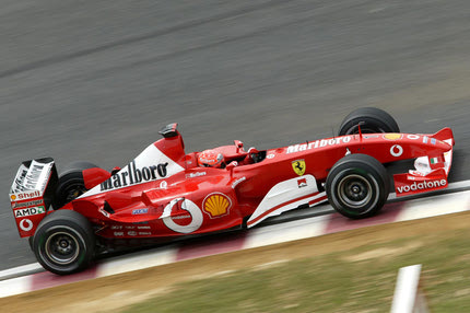 Ferrari: Ο Σαρλ Λεκλέρ με τη Ferrari F2003-GA του Μίκαελ Σουμάχερ στο Άμπου Ντάμπι