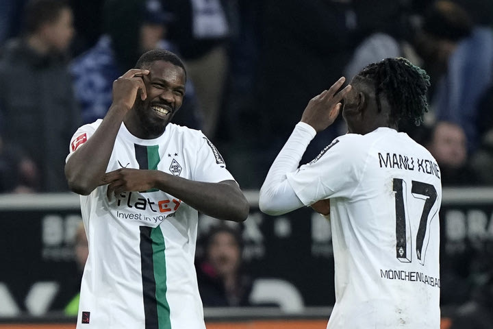 Bundesliga: Η Γκλάντμπαχ υποχρέωσε την Μπάγερν σε ήττα μετά από 5 μήνες, παραμένει στην 4άδα η Φράιμπουργκ
