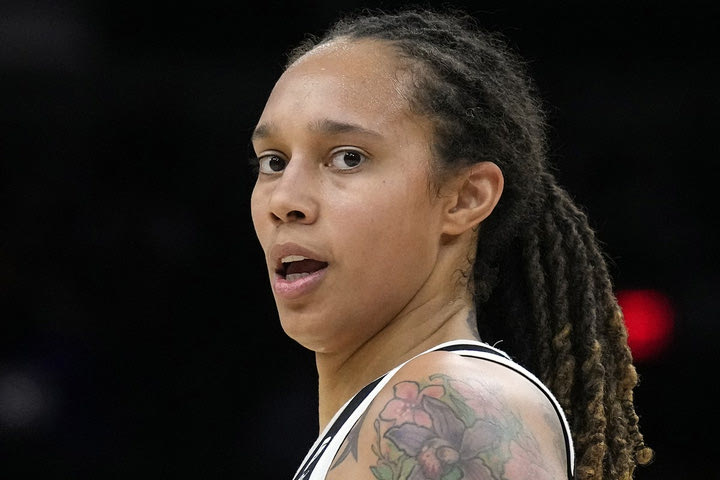 Η Μπρίτνι Γκράινερ επιστρέφει στο WNBA με το Φοίνιξ