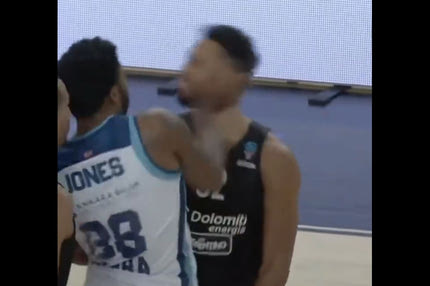 Παίκτης της Τουρκ Τέλεκομ χαστούκισε αθλητή της Τρέντο σε αγώνα του EuroCup