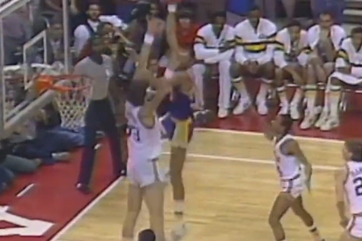 NBA, δύο ιστορικά καλάθια: Το sky hook του Καρίμ Αμντούλ-Τζαμπάρ και το fade away του ΛεΜπρόν Τζέιμς