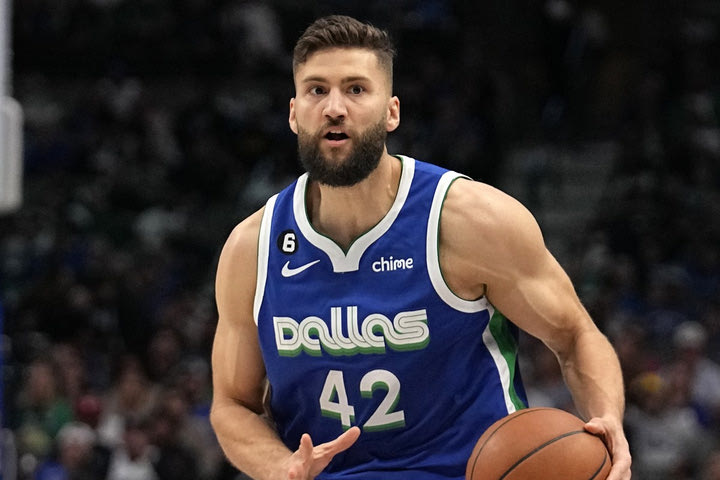 Νέο πρόβλημα στους Μάβερικς: Κάταγμα στο πόδι και ο Κλέμπερ