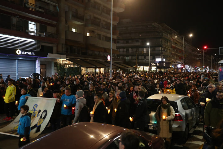Άλκης Καμπανός: LIVE από τη Θεσσαλονίκη η σιωπηρή πορεία στην μνήμη του