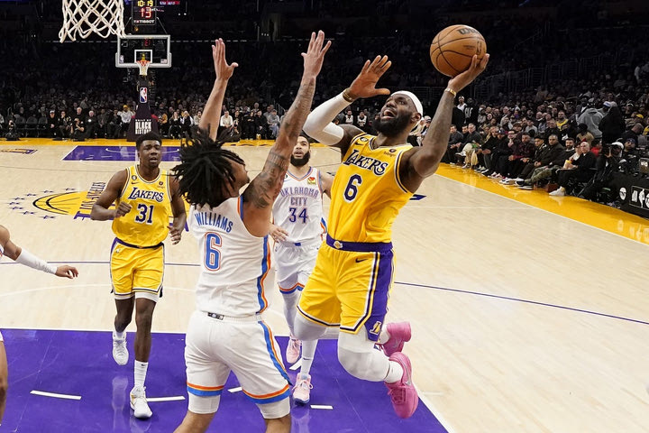 NBA: Ο ΛεΜπρόν έγραψε ιστορία, οι Θάντερ πήραν την νίκη με 133-130 επί των Λέικερς μέσα στο Λ.Α