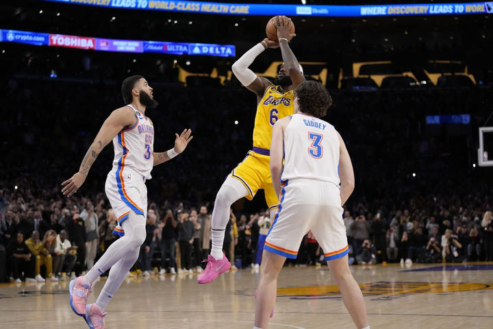 NBA, ΛεΜπρόν Τζέιμς: Το ιστορικό καλάθι με το οποίο έγινε πρώτος σκόρερ από διαφορετικές γωνίες