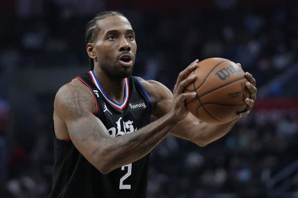 NBA, αποτελέσματα: Ανατροπή από το -19 των Κλίπερς στο Σικάγο με σούπερ Λέοναρντ, οι Χιτ επιβίωσαν στο Κλίβελαντ