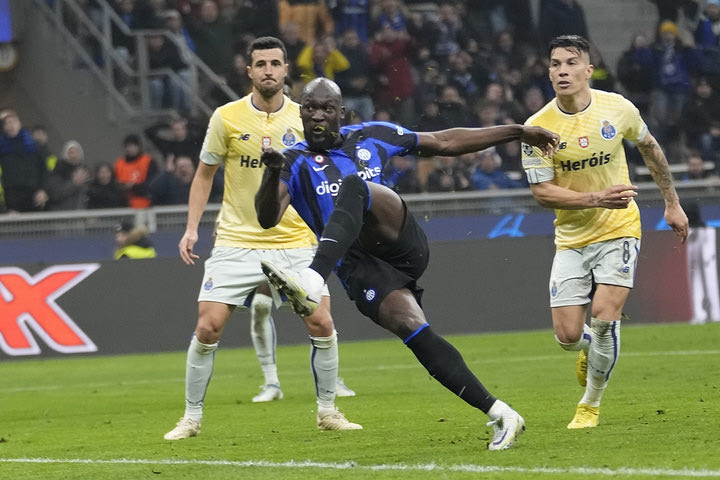 Champions League: Όλα ανοικτά για το εισιτήριο στα προημιτελικά σε Μάντσεστερ και Οπόρτο