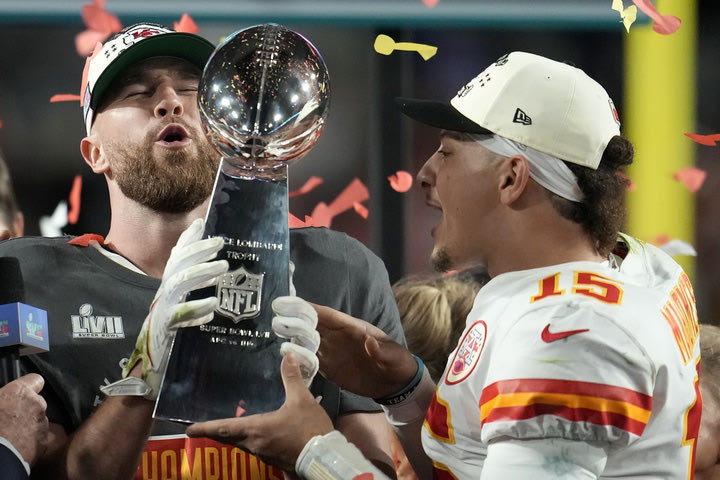 Super Bowl: Θρίαμβος των Kansas City Chiefs του Καρλαύτη, επικράτησαν 38-35 των Philadelphia Eagles σε δραματικό τελικό