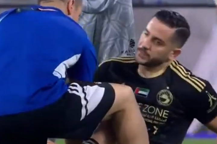 Ο Μανωλάς τραυματίστηκε κι έγινε αλλαγή στο 11′ στο ντέρμπι τίτλου της Αλ Σαρτζά