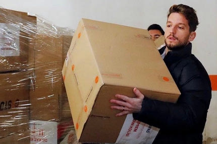 Σεισμός στην Τουρκία: Ο Μέρτενς κουβάλησε είδη πρώτης ανάγκης για να βοηθήσει σεισμόπληκτους