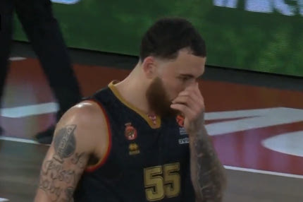 Ο Μάικ Τζέιμς τα έχει με τον εαυτό του: “Η πιο μεγάλη μ@λ@κί@ που έχω κάνει εδώ και καιρό”