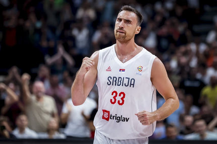 Στην Αθήνα ο Μιλουτίνοβ