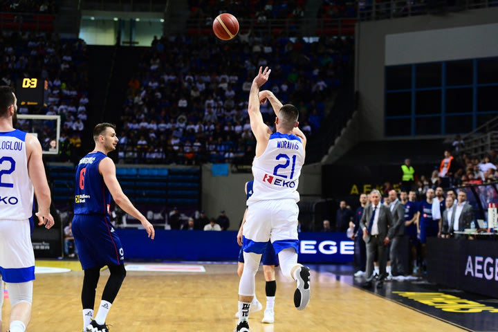 FIBA: Μωραΐτης, Χουγκάζ και Γουεμπανιαμά ξεχωρίζουν στο Top-10 των παραθύρων