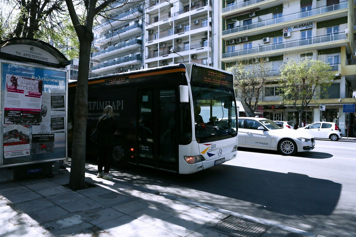 Η οπαδική βία συνεχίζεται στη Θεσσαλονίκη: Άγριος ξυλοδαρμός φοιτητών σε λεωφορείο