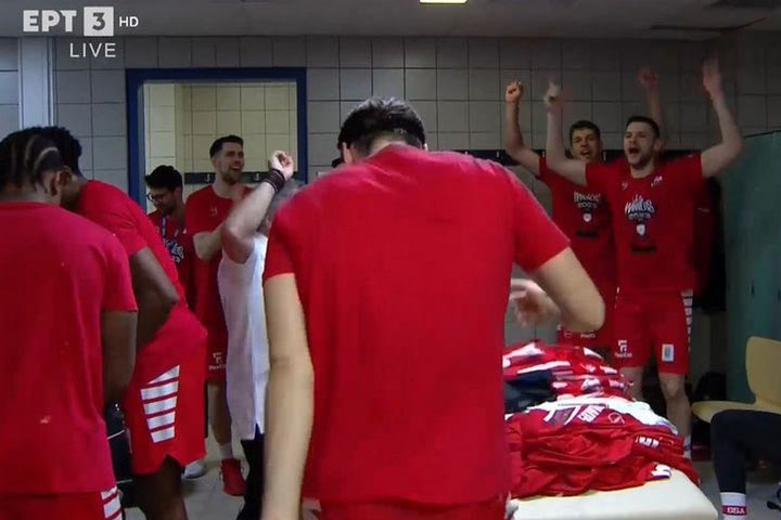 Ολυμπιακός: Η αφιέρωση στα αποδυτήρια σε Μπαφέ και Γκατζούλη